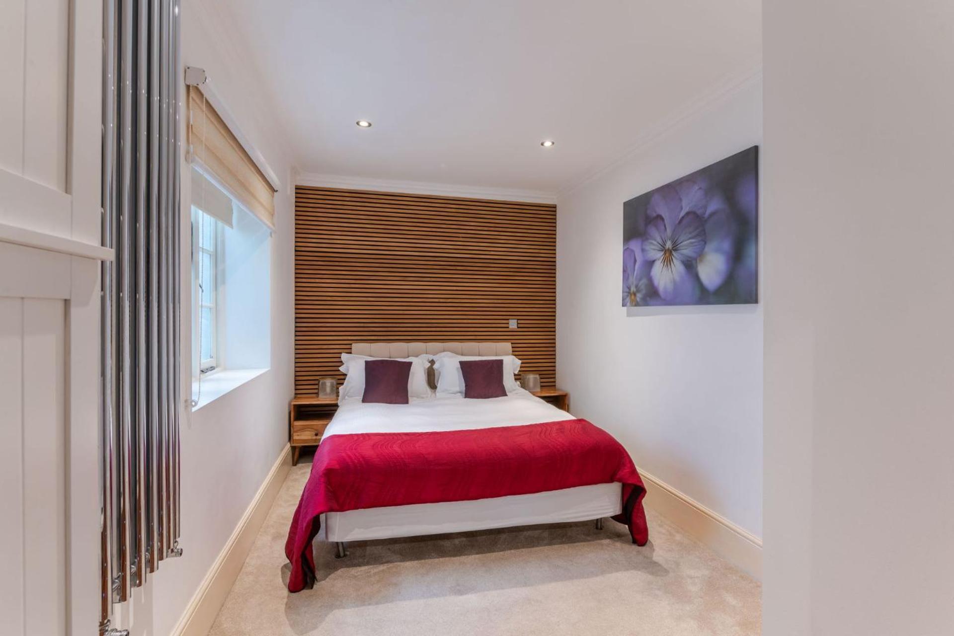 The "Red Room Apartment" - Fitzrovia - By Frankie Says Лондон Екстер'єр фото