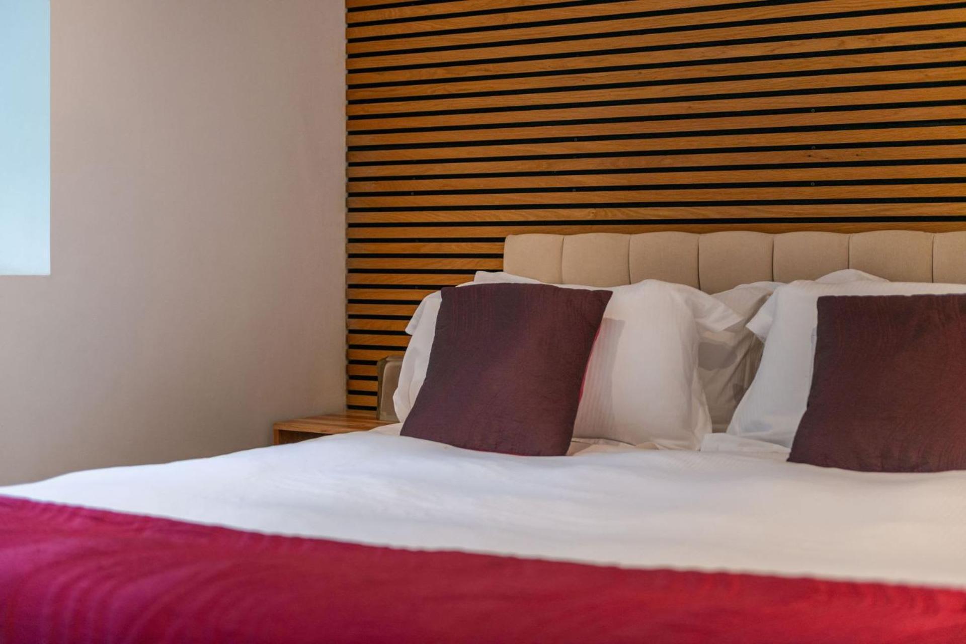 The "Red Room Apartment" - Fitzrovia - By Frankie Says Лондон Екстер'єр фото