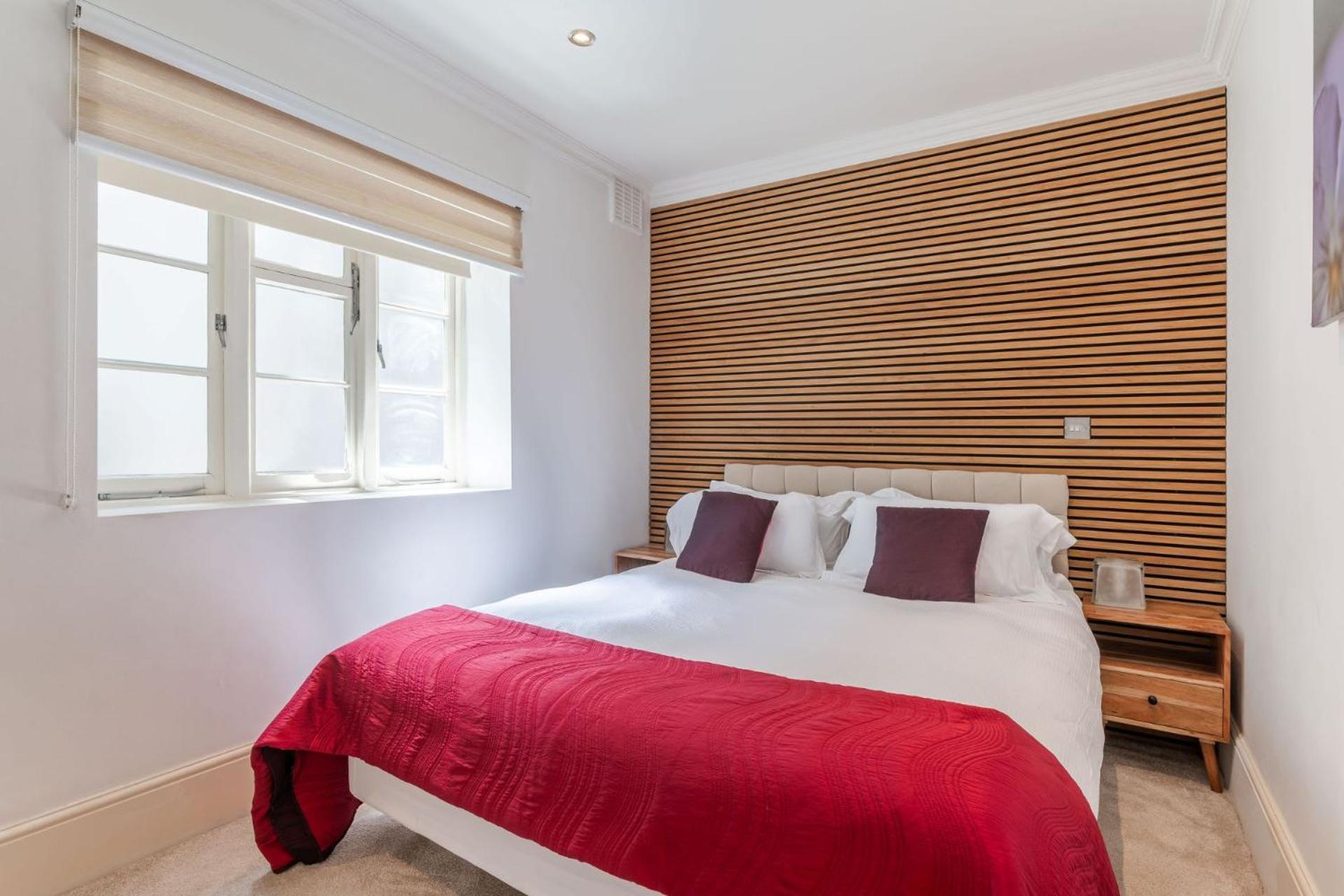 The "Red Room Apartment" - Fitzrovia - By Frankie Says Лондон Екстер'єр фото